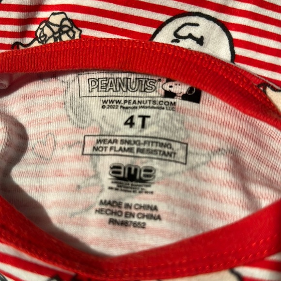 PEANUTS SHIRT 4T gently used with snoopy love is in the air - Picture 5 of 5
